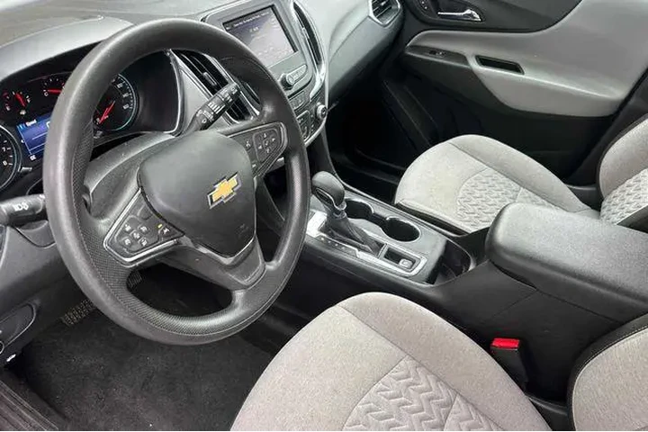 $18500 : Chevrolet Equinox 2023 4x4 L image 4