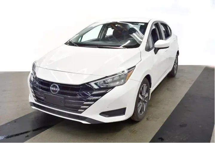 $17994 : Nissan Versa 2025 SV 4dr Sed image 4