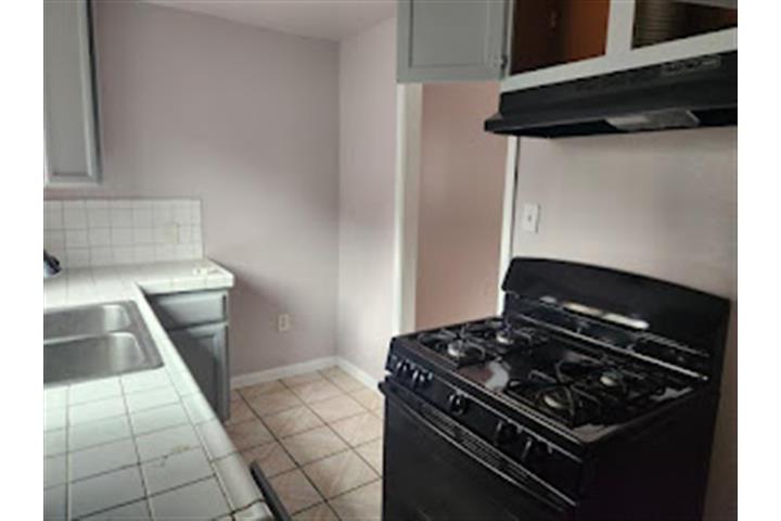 $1725 : APARTAMENTO EN HUNTINGTON PARK image 5