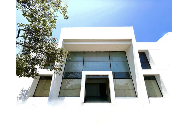 $14270000 : Amplio local con vitrina image 1