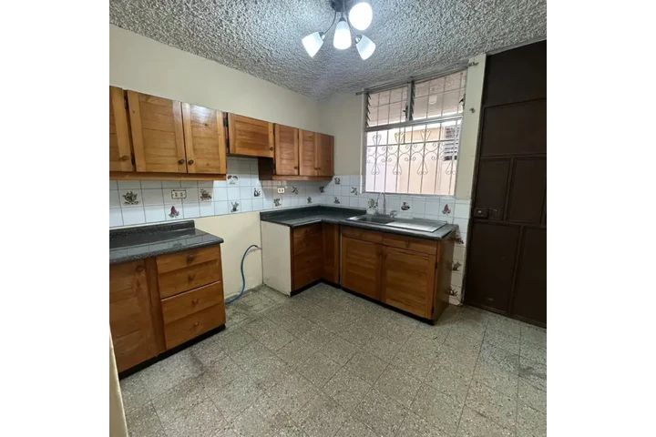 $1000 : Casa en renta zona 11 mariscal image 5