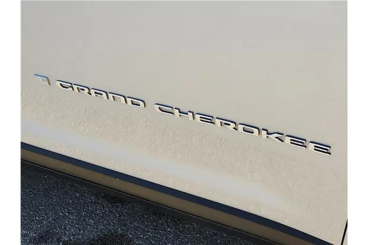 $30995 : Jeep Grand Cherokee L 2022 4 image 8