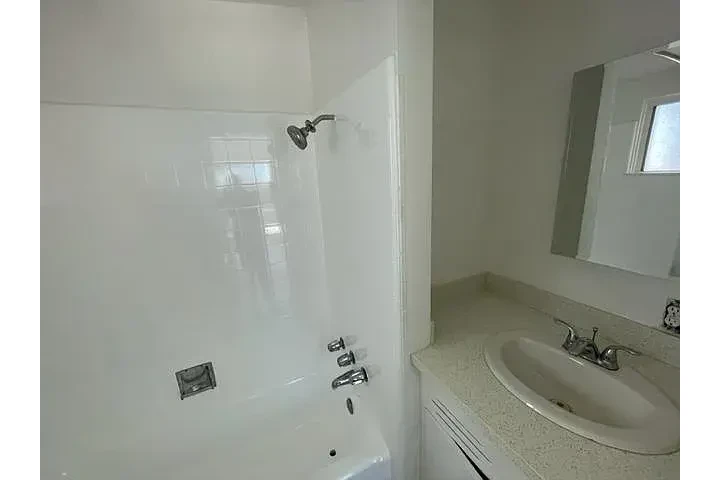 $1100 : Casa transitable en Monrovia image 7