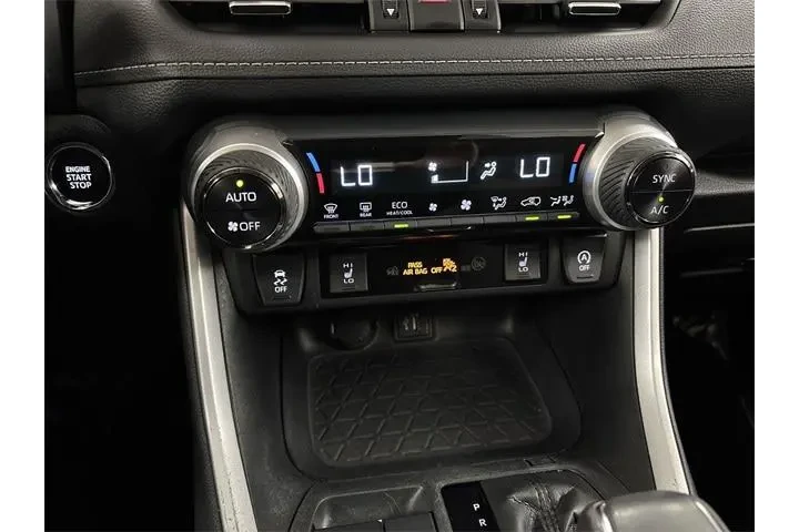 $29900 : Toyota RAV4 2023 AWD XLE Pre image 10