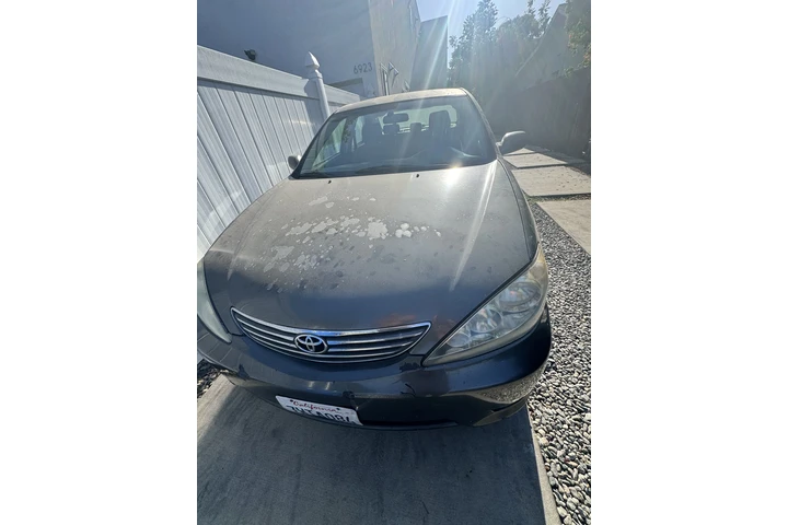 $1000 : Camry sedan SALVAGE image 1