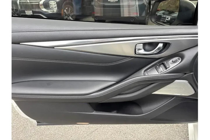 $25498 : INFINITI Q60 2019 3.0T Pure image 9