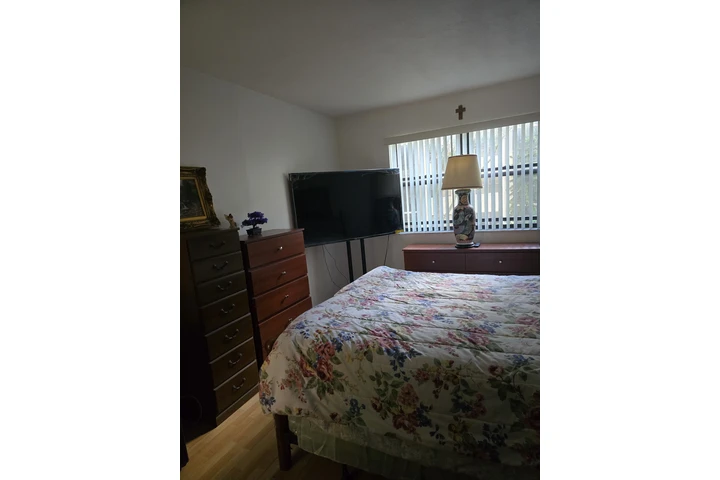 $950 : RENTO HABITACION AMOBLADA image 1