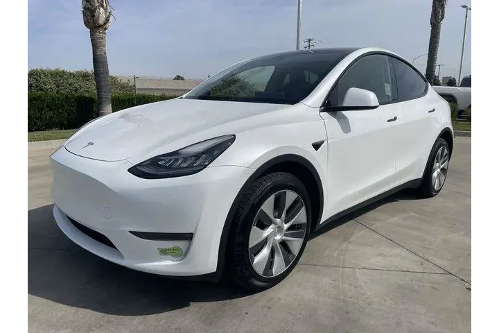 $31767 : Tesla Model Y 2023 AWD Long image 1
