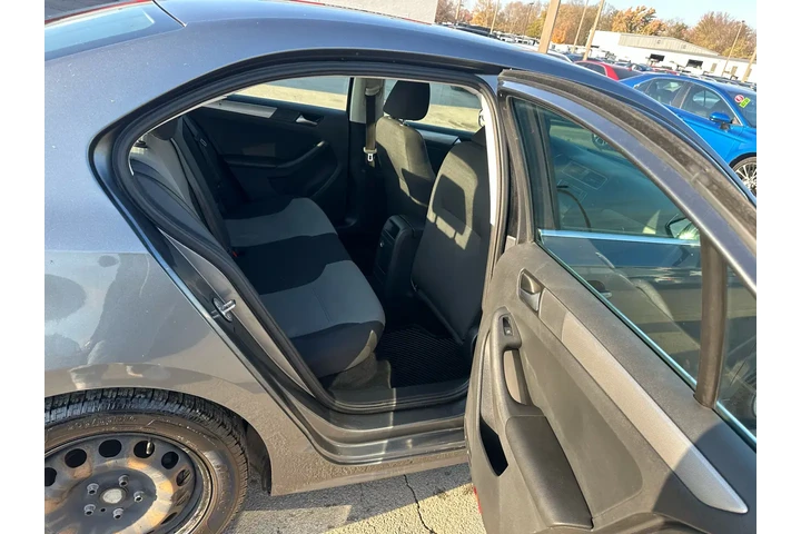 $6980 : 2017 Jetta 1.4T S Manual image 9