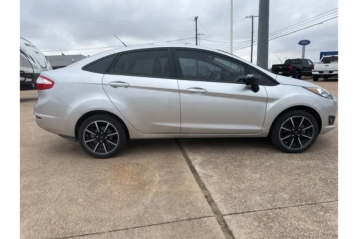 $7688 : Ford Fiesta 2018 SE 4dr Seda image 8