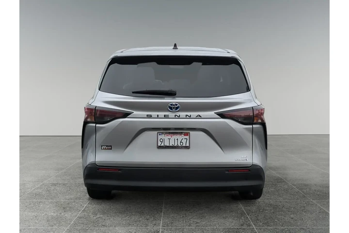 $39748 : Toyota Sienna 2024 LE 8-Pass image 4