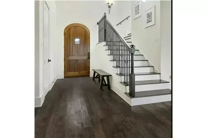 INSTALACIÓN  Y VENTA DE PISOS image 1