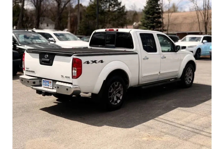 $9995 : 2016 Frontier SL image 9