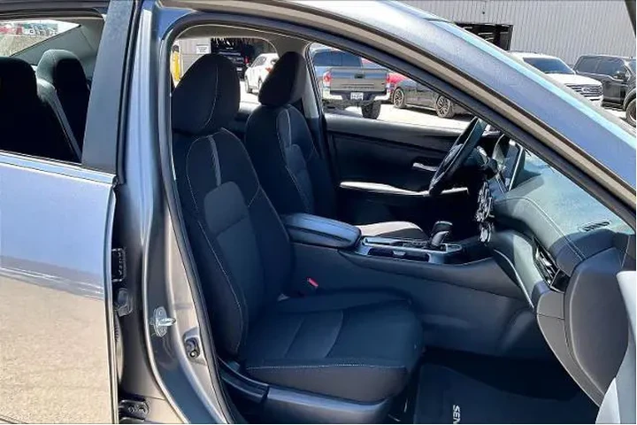 $21538 : Nissan Sentra 2024 SV 4dr Se image 9