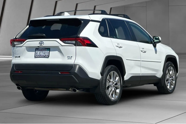 $29500 : Toyota RAV4 2019 AWD XLE Pre image 4