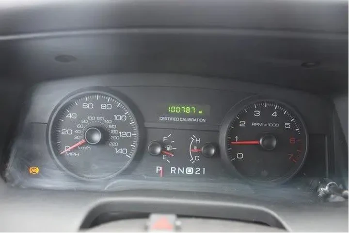 $8905 : Ford Crown Victoria 2009 Pol image 8