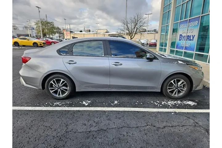 $16919 : Kia Forte 2023 LXS 4dr Sedan image 7