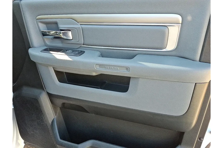 $26998 : Ram 1500 Classic 2019 4x4 Bi image 10