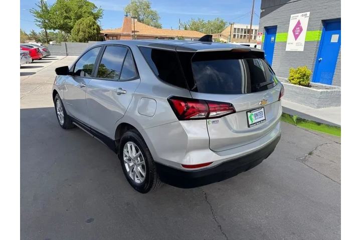 2022 Equinox LS 2WD image 7