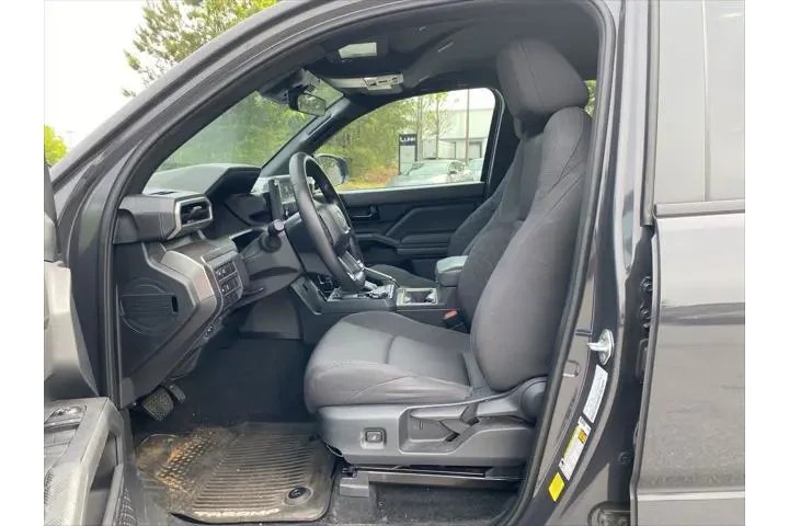 $34420 : Toyota Tacoma 2024 4x4 SR5 4 image 9