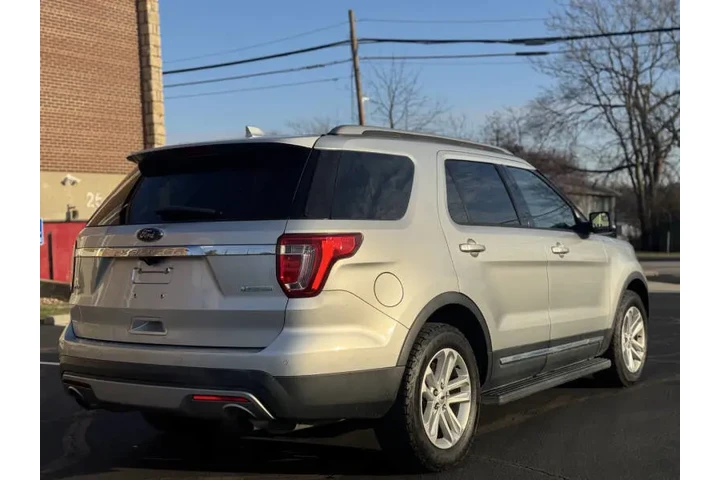 $10999 : 2017 Explorer XLT image 6