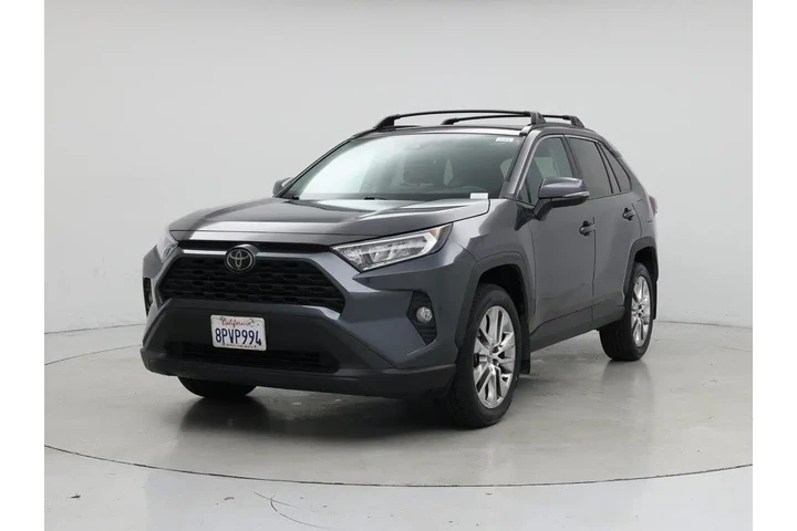 $25998 : Toyota RAV4 2020 XLE Premium image 4