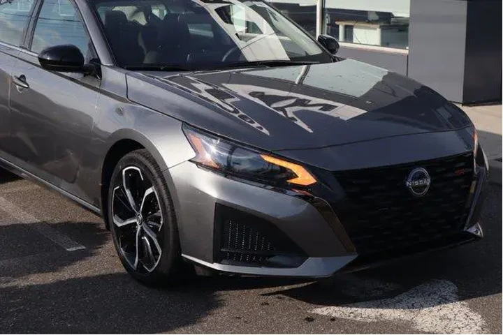 $21115 : Nissan Altima 2025 2.5 SR 4d image 4