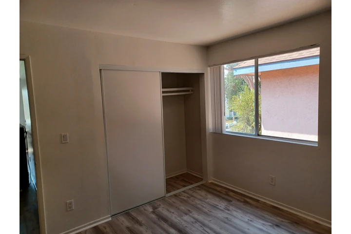 $1000 : Se renta una recamara image 2