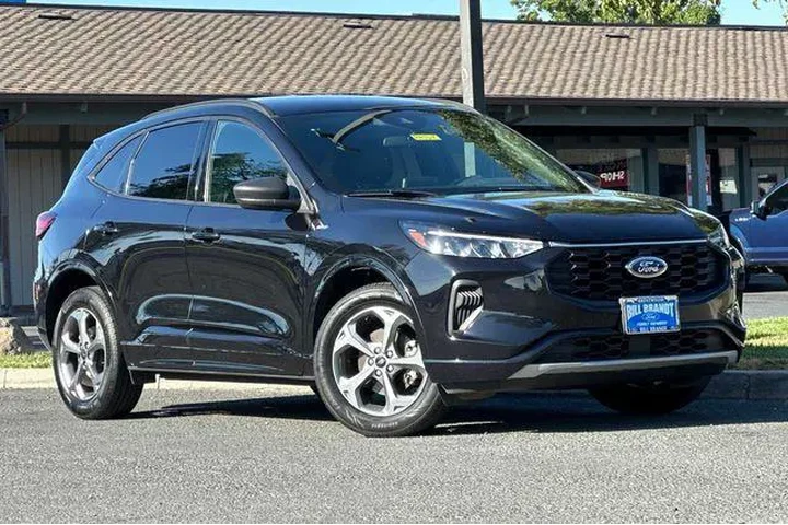 $16897 : Ford Escape 2023 AWD ST-Line image 2