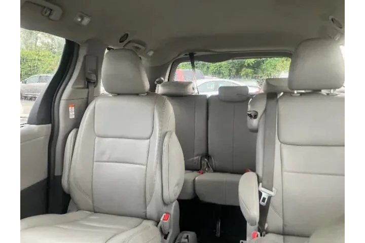 $16900 : 2015 Sienna image 8