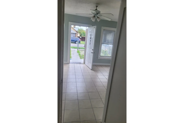 $1650 : Single Bungalow townhouse image 2