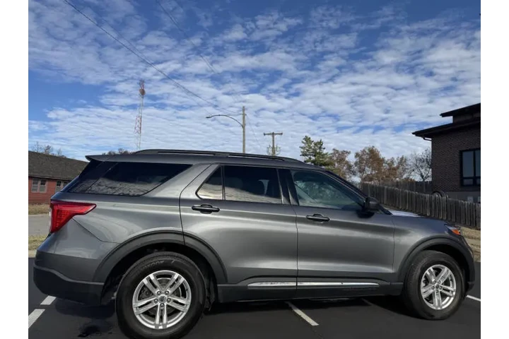$18999 : 2022 Explorer XLT image 8