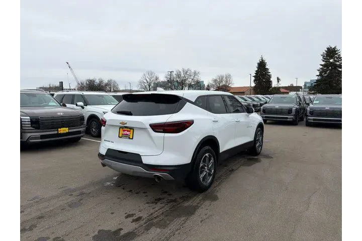 $28000 : Chevrolet Blazer 2023 AWD LT image 2