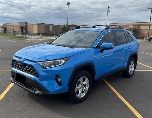 $14900 : 2020 Toyota RAV4 XLE Hybrid image 2