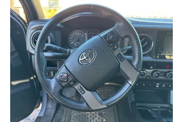 $31244 : Toyota Tacoma 2018 4x4 TRD P image 8