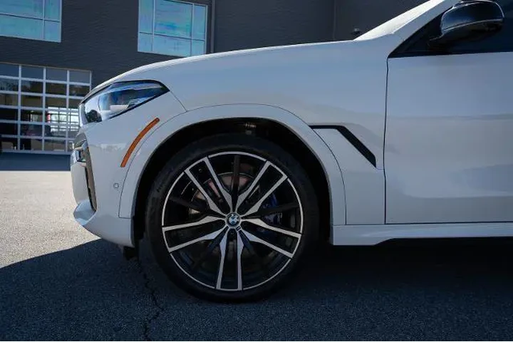 $38316 : BMW X6 2020 AWD xDrive40i 4d image 4