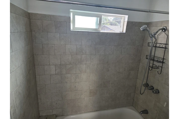 $1750 : 1 Bedroom 1 Bath Unit image 5