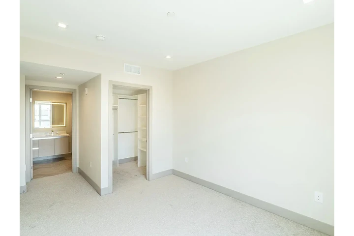 $1270 : Apartamento moderno en renta image 5