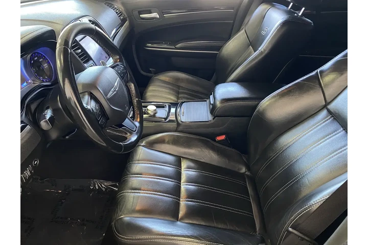 $18991 : Chrysler 300 2019 AWD S 4dr image 9