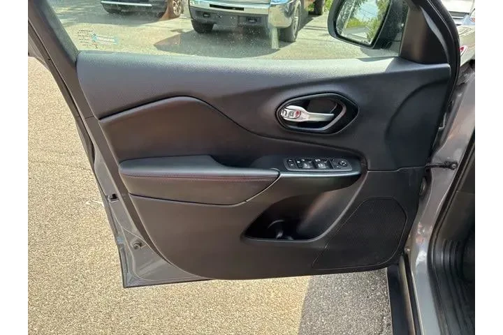 $24877 : Jeep Cherokee 2022 4x4 Trail image 6