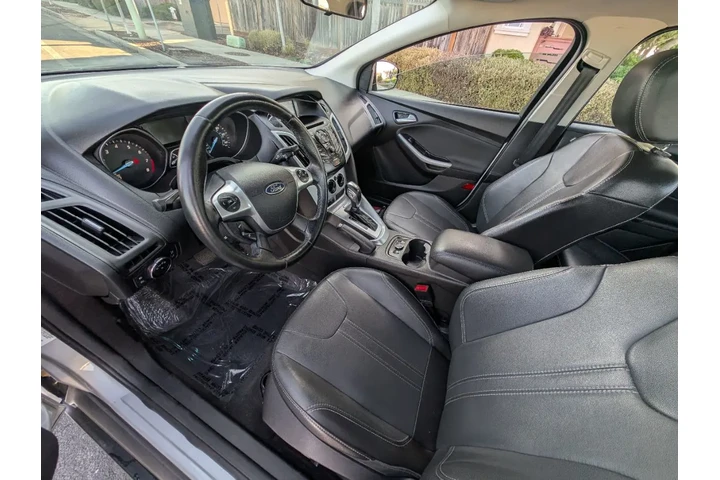 $7988 : 2014 Focus SE image 9