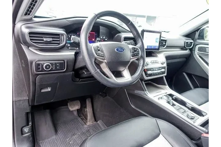 $32963 : Ford Explorer 2023 AWD XLT 4 image 2