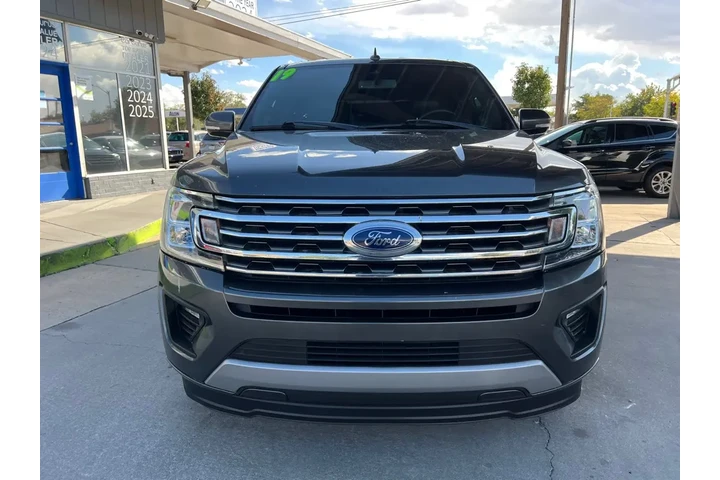 2019 Expedition XLT 2WD image 2