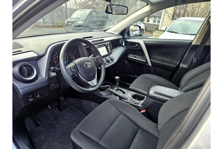 $15900 : 2016 RAV4 LE AWD image 9