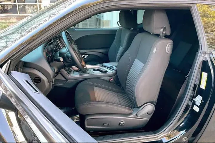 $22995 : Dodge Challenger 2023 SXT 2d image 6