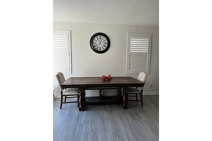 $1000 : Enjoy a spacious home in this image 1