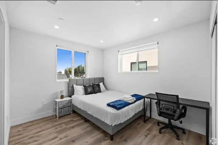 $1250 : LUXURY APARTMENT image 5