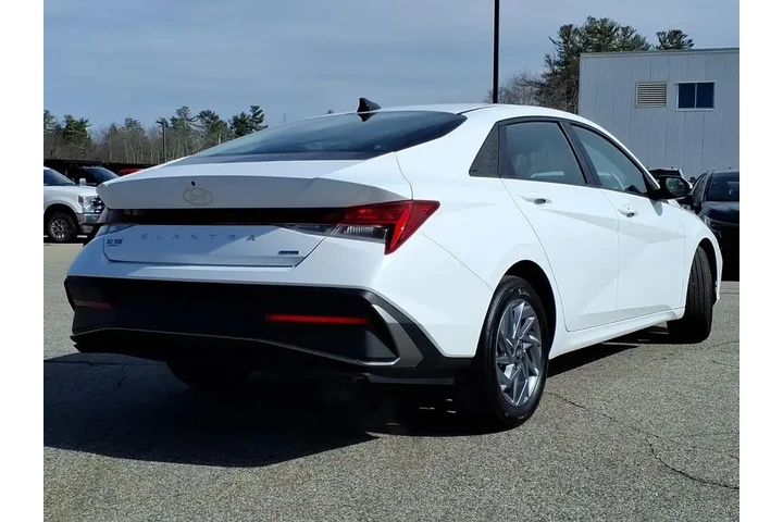 $24834 : Hyundai ELANTRA Hybrid 2025 image 3