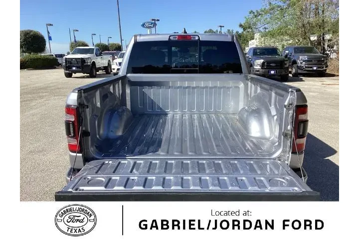 $26830 : Ram 1500 2020 4x4 Lone Star image 9