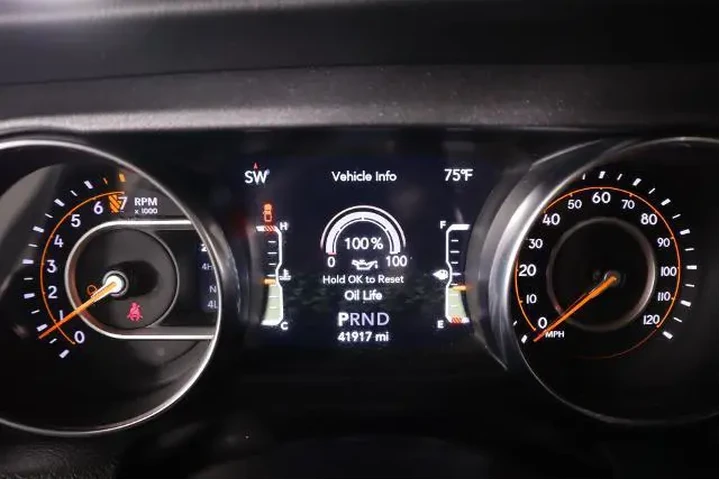 $38270 : Jeep Gladiator 2023 4x4 Moja image 4